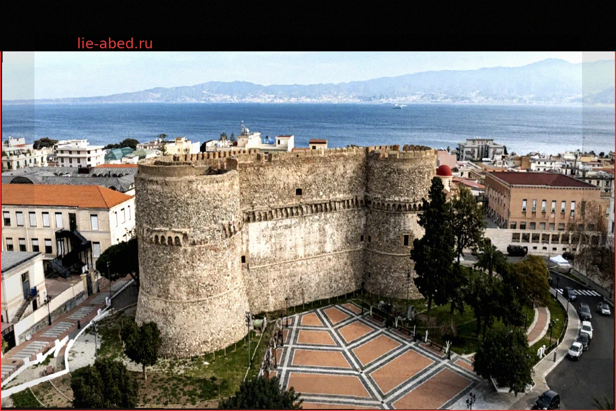 Выставка "Condominio Mediterraneo" в Арагонском замке Реджо-ди-Калабрия: Встреча художников и студентов
